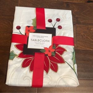 Envogue Tablecloth Scalloped Edge 60”x84” Christmas Poinsettia Embroidered